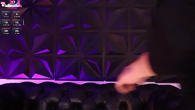 Snapshot of AnikaRomanoff chatting on 11.03.25 AnikaRomanoff online show from 11.03.25