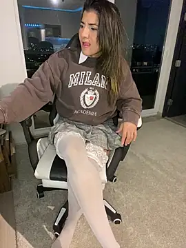 AlejandritaMilano online show from 04.12.26