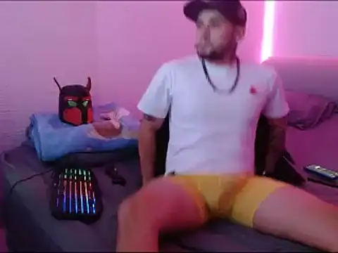 Snapshot of miia-liiam chatting on 01.06.25 miia-liiam online show from 01.06.25