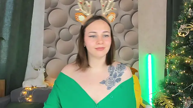 Snapshot of Cute_smile_sharon chatting on 12.25.24 Cute smile sharon online show from 12.25.24