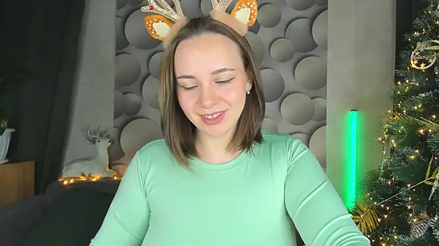 Snapshot of Cute_smile_sharon chatting on 12.30.24 Cute smile sharon online show from 12.30.24