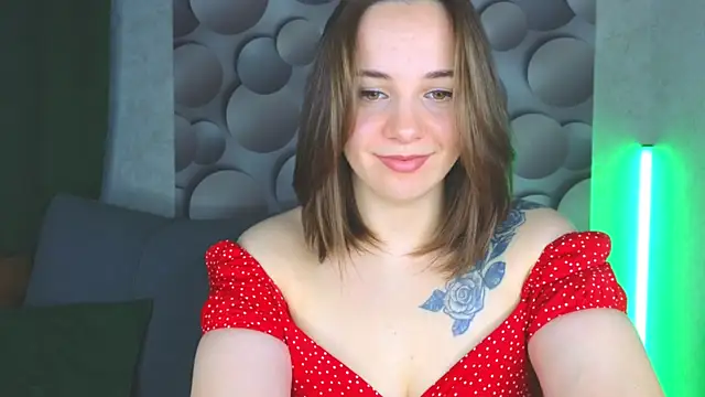 Snapshot of Cute_smile_sharon chatting on 02.14.25 Cute smile sharon online show from 02.14.25