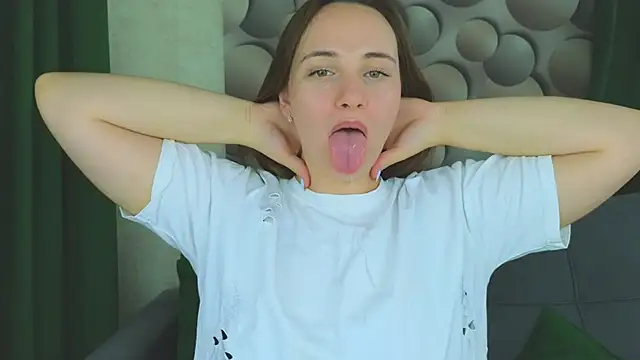 Snapshot of Cute_smile_sharon chatting on 09.19.25 Cute smile sharon online show from 09.19.25