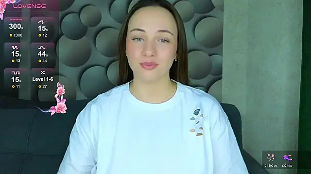 Snapshot of Cute_smile_sharon chatting on 11.08.25 Cute smile sharon online show from 11.08.25