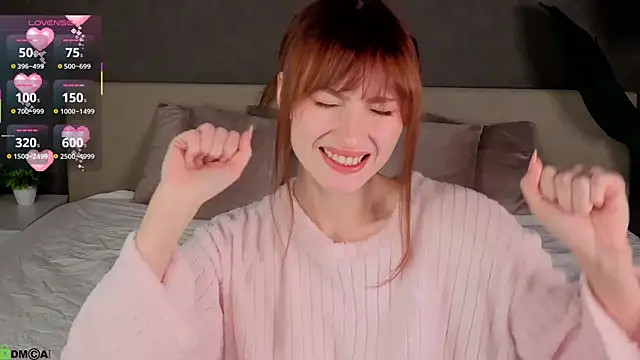 Snapshot of Mollly_Rouge chatting on 09.29.25 Mollly Rouge online show from 09.29.25