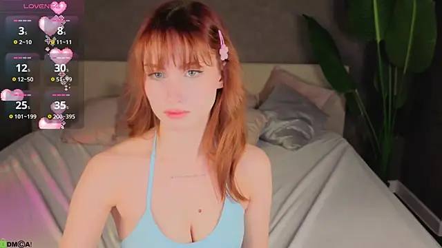 Snapshot of Mollly_Rouge chatting on 10.13.25 Mollly Rouge online show from 10.13.25