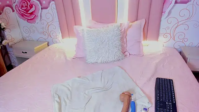 Lily Martinez online show from 01.10.25