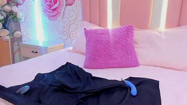 Lily Martinez online show from 02.06.25