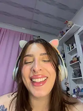 Snapshot of Alissonroses chatting on 01.03.25 Alissonroses online show from 01.03.25