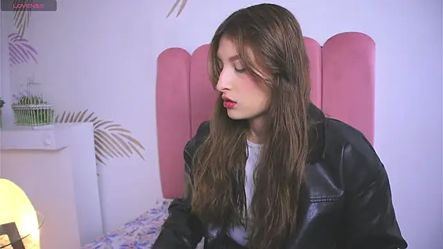 Daisha Riley online show from 03.07.25