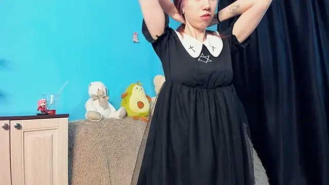 Snapshot of _Mindy_ chatting on 12.20.24 Mindy online show from 12.20.24