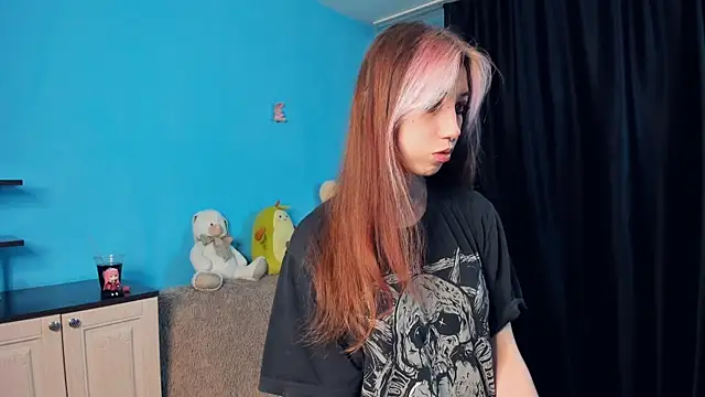 Snapshot of _Mindy_ chatting on 12.21.24 Mindy online show from 12.21.24