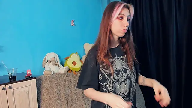 Snapshot of _Mindy_ chatting on 12.21.24 Mindy online show from 12.21.24