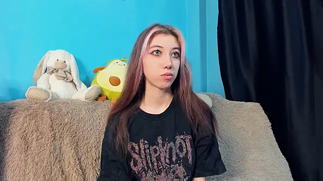 Snapshot of _Mindy_ chatting on 12.22.24 Mindy online show from 12.22.24