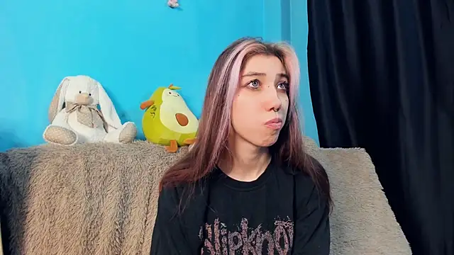 Snapshot of _Mindy_ chatting on 12.22.24 Mindy online show from 12.22.24