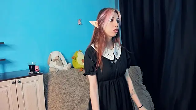 Snapshot of _Mindy_ chatting on 12.23.24 Mindy online show from 12.23.24