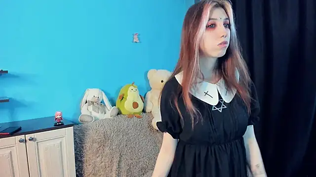 Snapshot of _Mindy_ chatting on 12.28.24 Mindy online show from 12.28.24