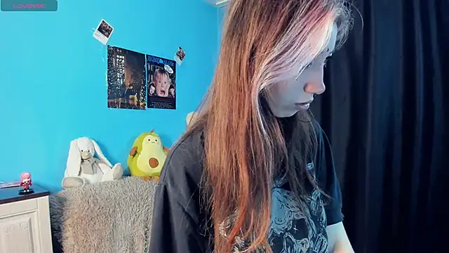 Snapshot of _Mindy_ chatting on 12.30.24 Mindy online show from 12.30.24