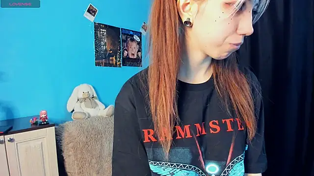 Snapshot of _Mindy_ chatting on 01.02.25 Mindy online show from 01.02.25