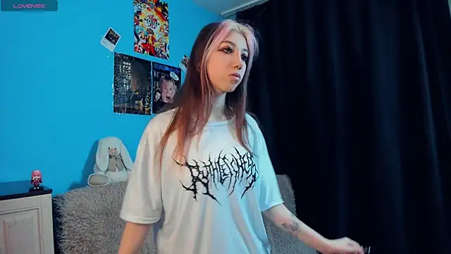 Snapshot of _Mindy_ chatting on 01.10.25 Mindy online show from 01.10.25