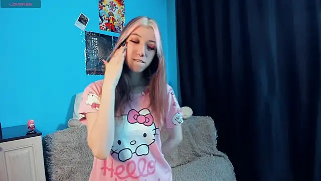 Snapshot of _Mindy_ chatting on 01.11.25 Mindy online show from 01.11.25