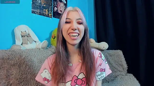 Snapshot of _Mindy_ chatting on 01.11.25 Mindy online show from 01.11.25