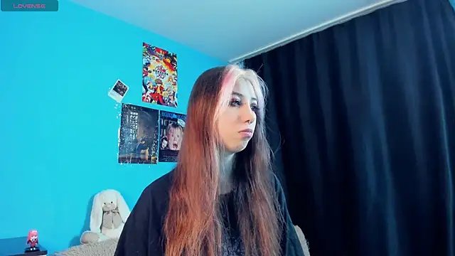 Snapshot of _Mindy_ chatting on 01.12.25 Mindy online show from 01.12.25