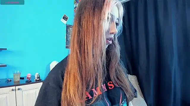 Snapshot of _Mindy_ chatting on 01.17.25 Mindy online show from 01.17.25