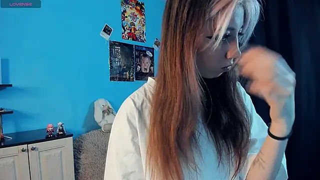 Snapshot of _Mindy_ chatting on 01.22.25 Mindy online show from 01.22.25