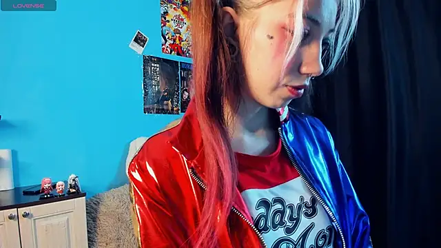 Snapshot of _Mindy_ chatting on 01.24.25 Mindy online show from 01.24.25