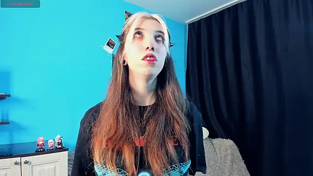 Snapshot of _Mindy_ chatting on 01.28.25 Mindy online show from 01.28.25