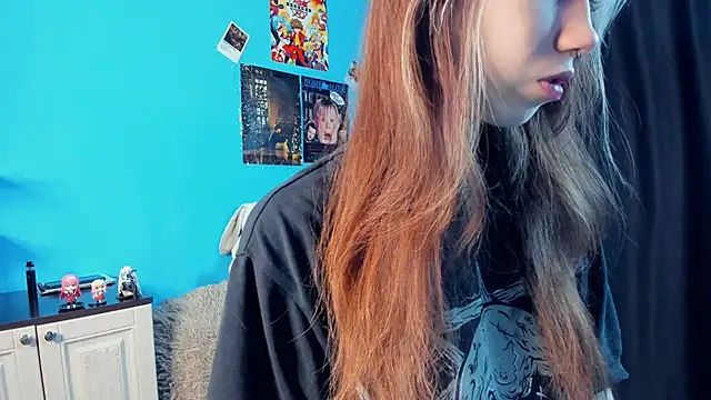 Snapshot of _Mindy_ chatting on 01.30.25 Mindy online show from 01.30.25