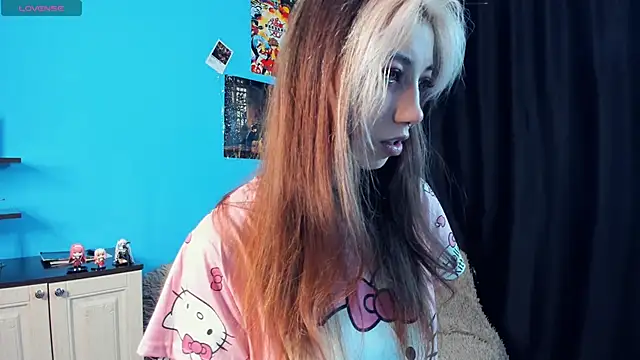 Snapshot of _Mindy_ chatting on 01.31.25 Mindy online show from 01.31.25