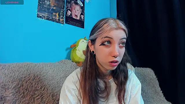 Snapshot of _Mindy_ chatting on 02.08.25 Mindy online show from 02.08.25