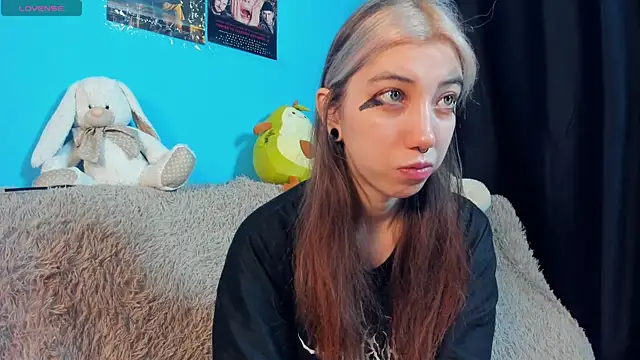 Snapshot of _Mindy_ chatting on 02.10.25 Mindy online show from 02.10.25