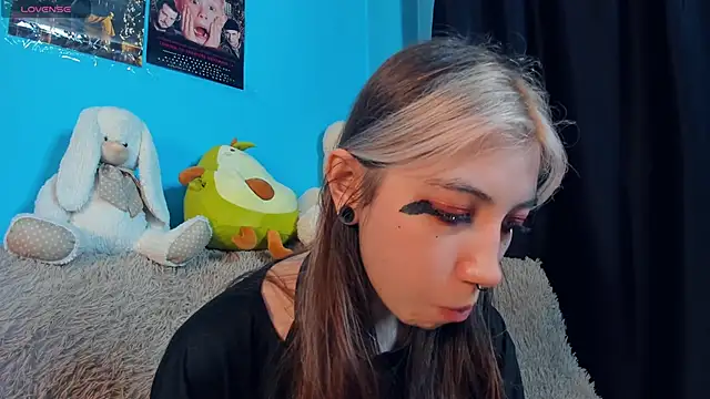 Snapshot of _Mindy_ chatting on 02.18.25 Mindy online show from 02.18.25