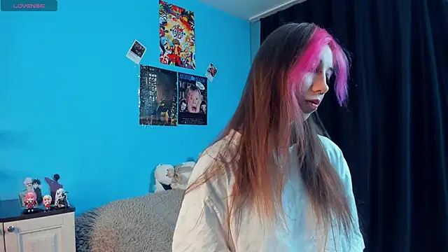 Snapshot of _Mindy_ chatting on 02.22.25 Mindy online show from 02.22.25