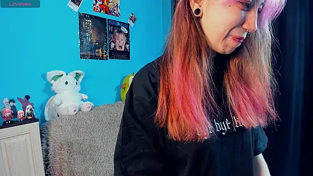 Snapshot of _Mindy_ chatting on 03.08.25 Mindy online show from 03.08.25