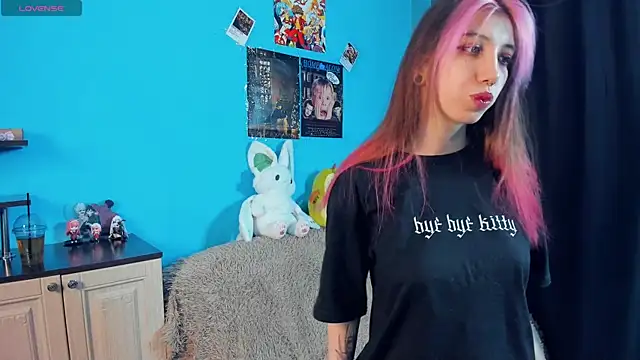 Snapshot of _Mindy_ chatting on 03.14.25 Mindy online show from 03.14.25