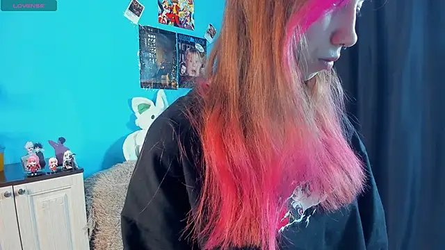 Snapshot of _Mindy_ chatting on 03.19.25 Mindy online show from 03.19.25