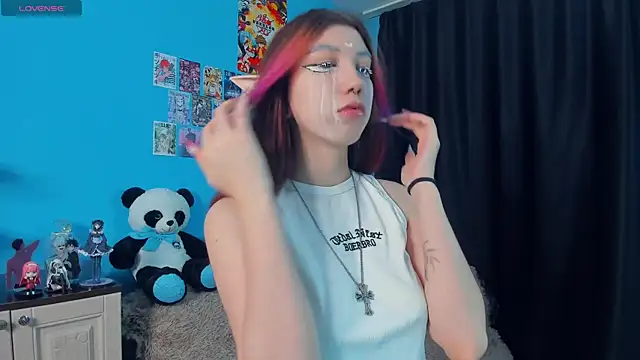 Snapshot of _Mindy_ chatting on 10.21.25 Mindy online show from 10.21.25