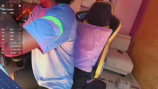 Snapshot of JhonyMiller_ chatting on 10.13.25 JhonyMiller  online show from 10.13.25