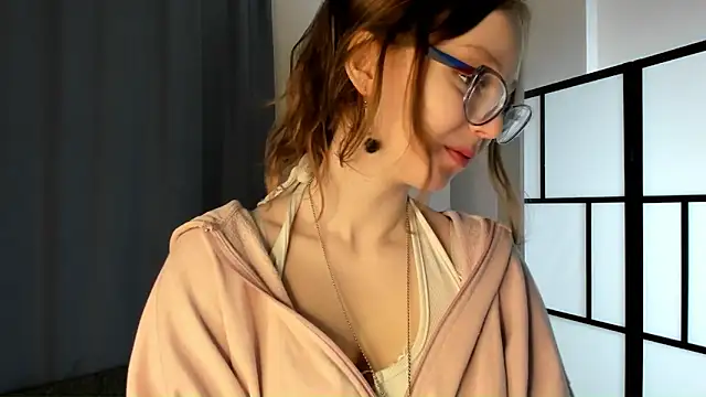 Snapshot of EIviaForland chatting on 12.27.24 EIviaForland online show from 12.27.24