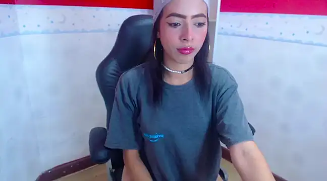 Snapshot of Crystal_Walls chatting on 12.19.24 Crystal Walls online show from 12.19.24