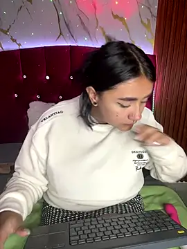 Snapshot of michell_boobs_ chatting on 10.14.25 michell boobs online show from 10.14.25