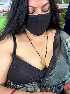 Snapshot of FlatVincy4 chatting on 10.13.25 FlatVincy4 online show from 10.13.25