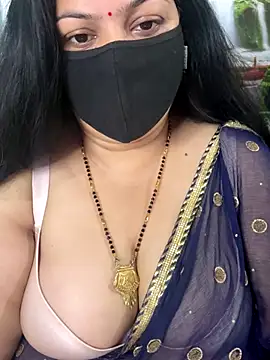 Snapshot of FlatVincy4 chatting on 10.18.25 FlatVincy4 online show from 10.18.25