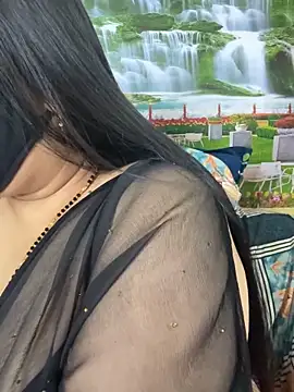 Snapshot of FlatVincy4 chatting on 10.24.25 FlatVincy4 online show from 10.24.25