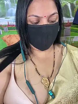 Snapshot of FlatVincy4 chatting on 10.24.25 FlatVincy4 online show from 10.24.25