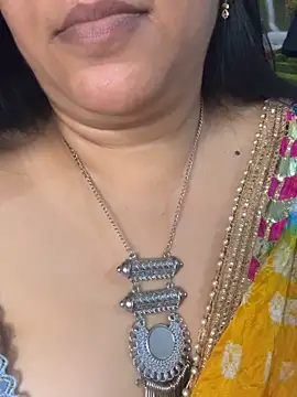 Snapshot of FlatVincy4 chatting on 10.25.25 FlatVincy4 online show from 10.25.25